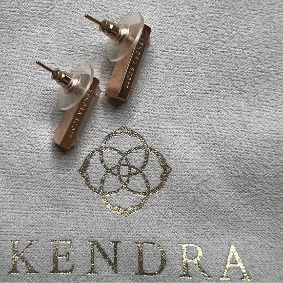 Kendra Scott Lady Earrings - Ivory Pearl/Rose Gold - Picture 2 of 6